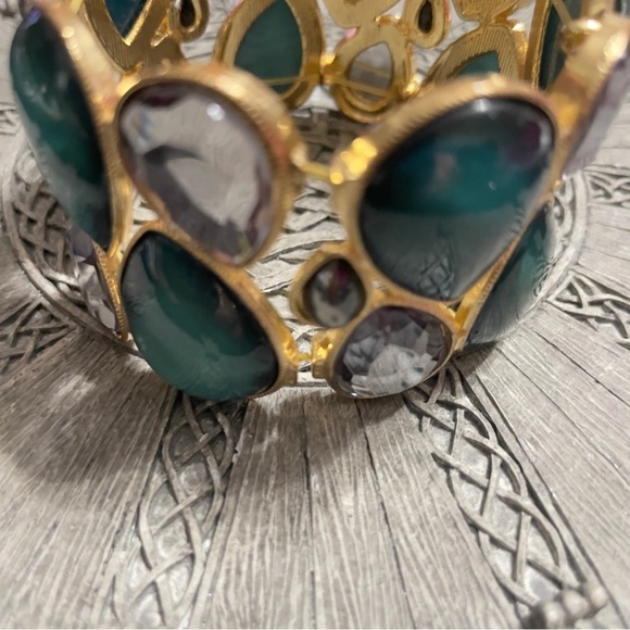 NY & Company Statement Bracelet - Gold Tone Teardrop Gems Green & Clear
Stretch - Picture 5 of 8